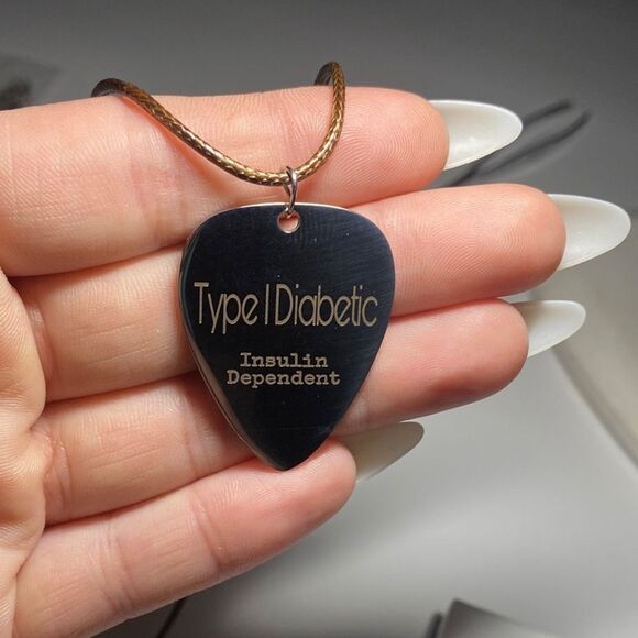 T1D Medical Alert, Guitar Pick Charm & Adjustable Rope, Unisex - Picture 5 of 11
